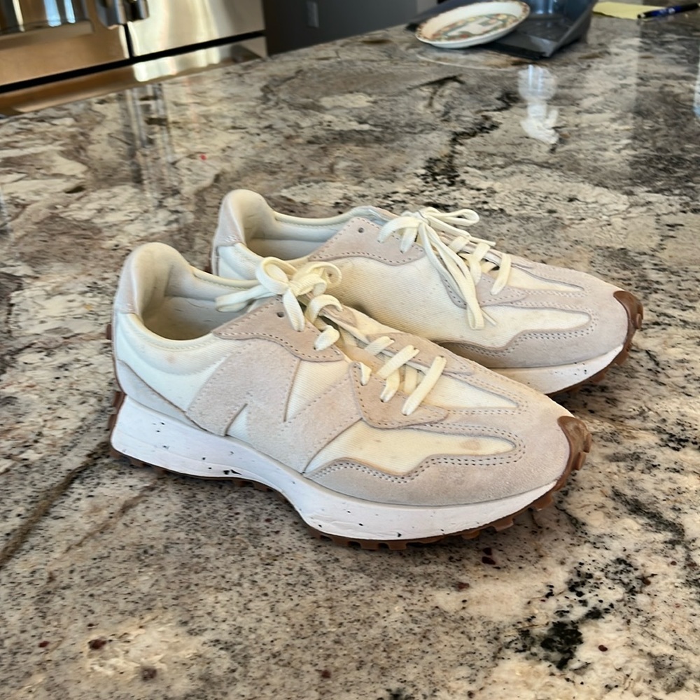 New Balance the intelligent choice 327 sneakers size 9